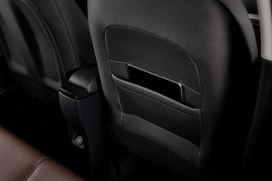 Passenger-side seatback pocket
